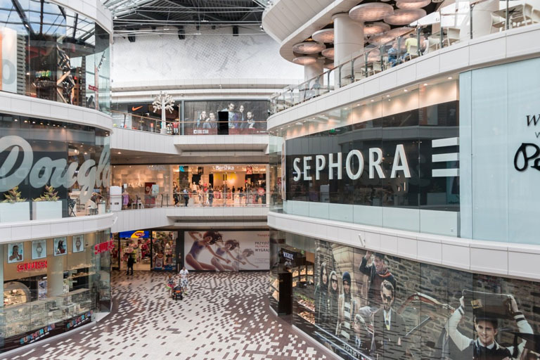 Technical consideration of two-way radio in retail