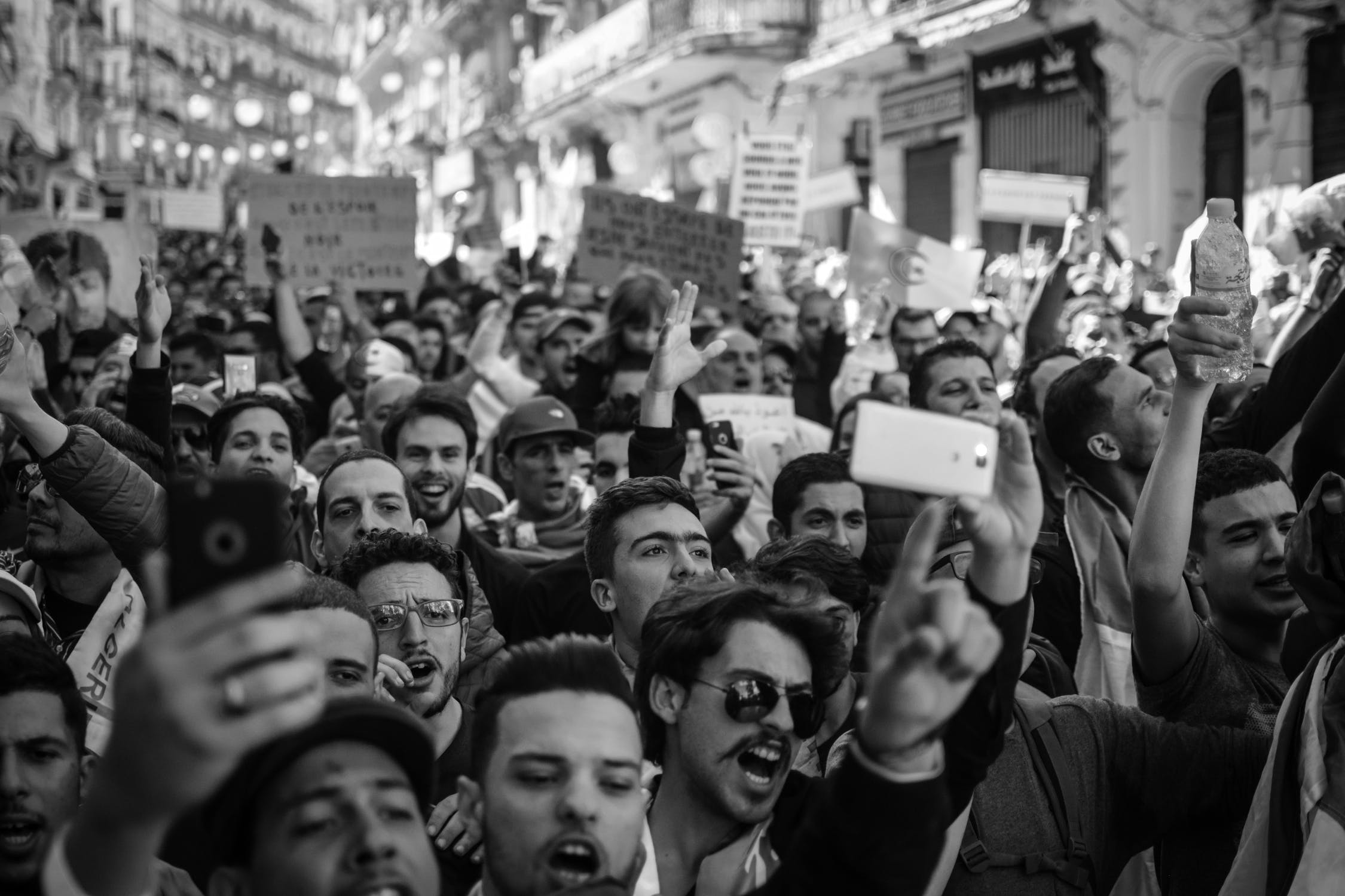 Managing Retail Store Crowds with Two-Way Radio Comms
